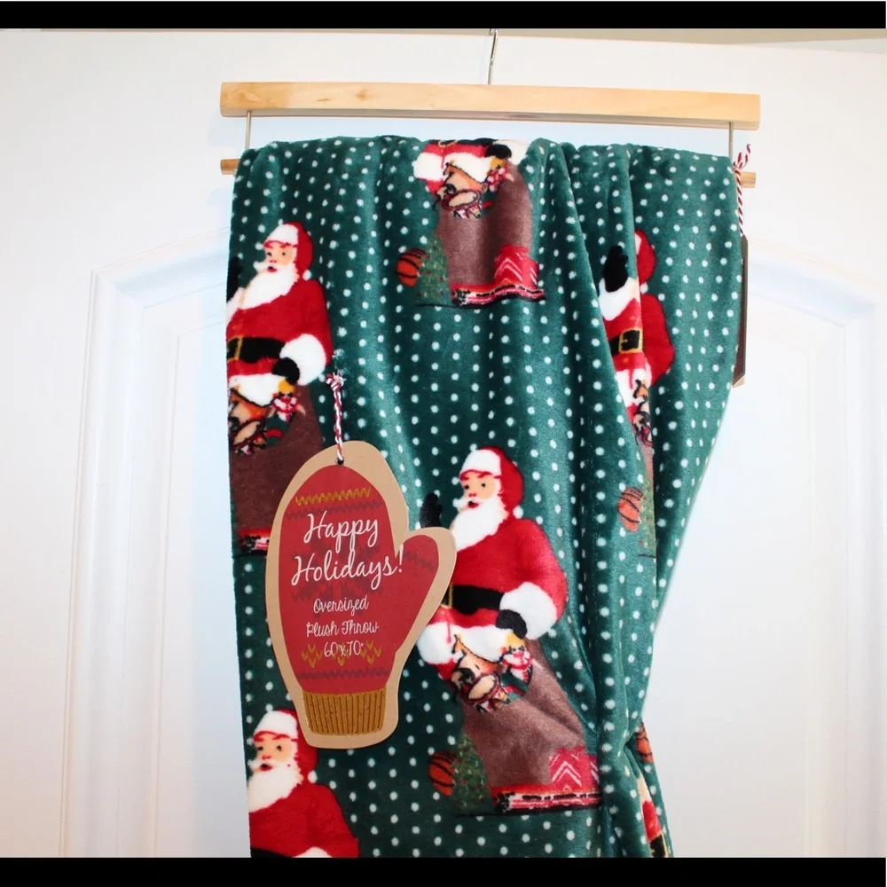 Santa Claus plush throw (60” x 70”) (NWT)